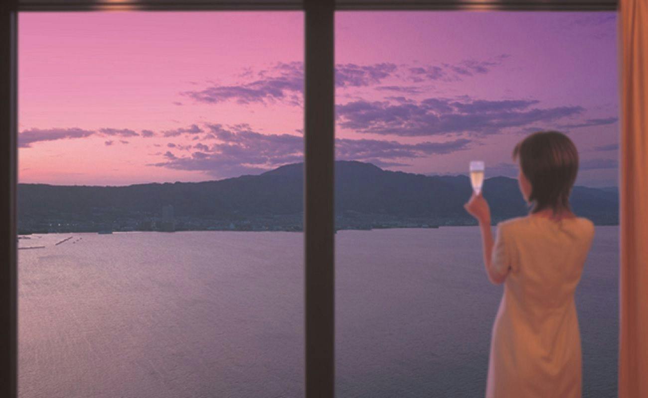 部屋から見える心安らぐびわ湖夕景