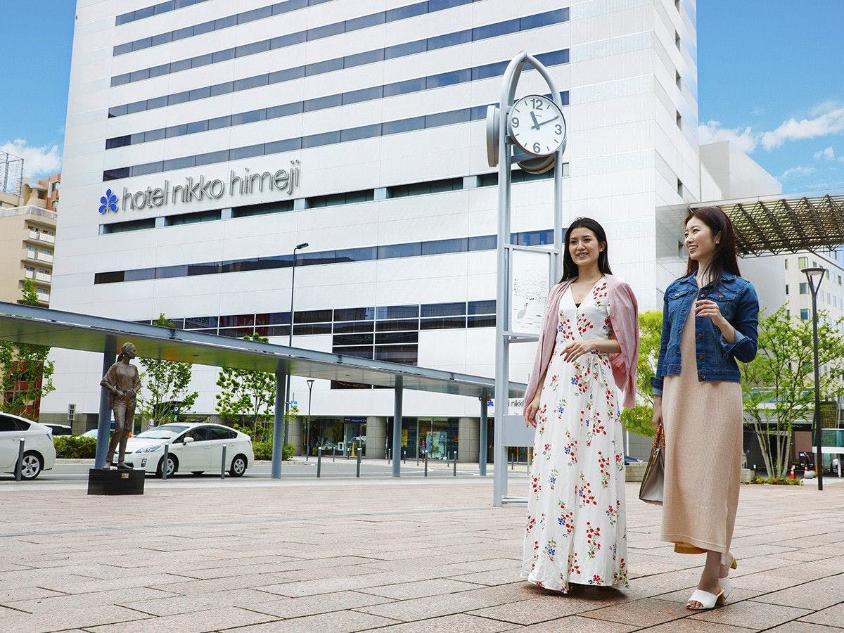 ออกจากสถานีฮิเมจิ โรงแรมอยู่ตรงหน้าเลย!