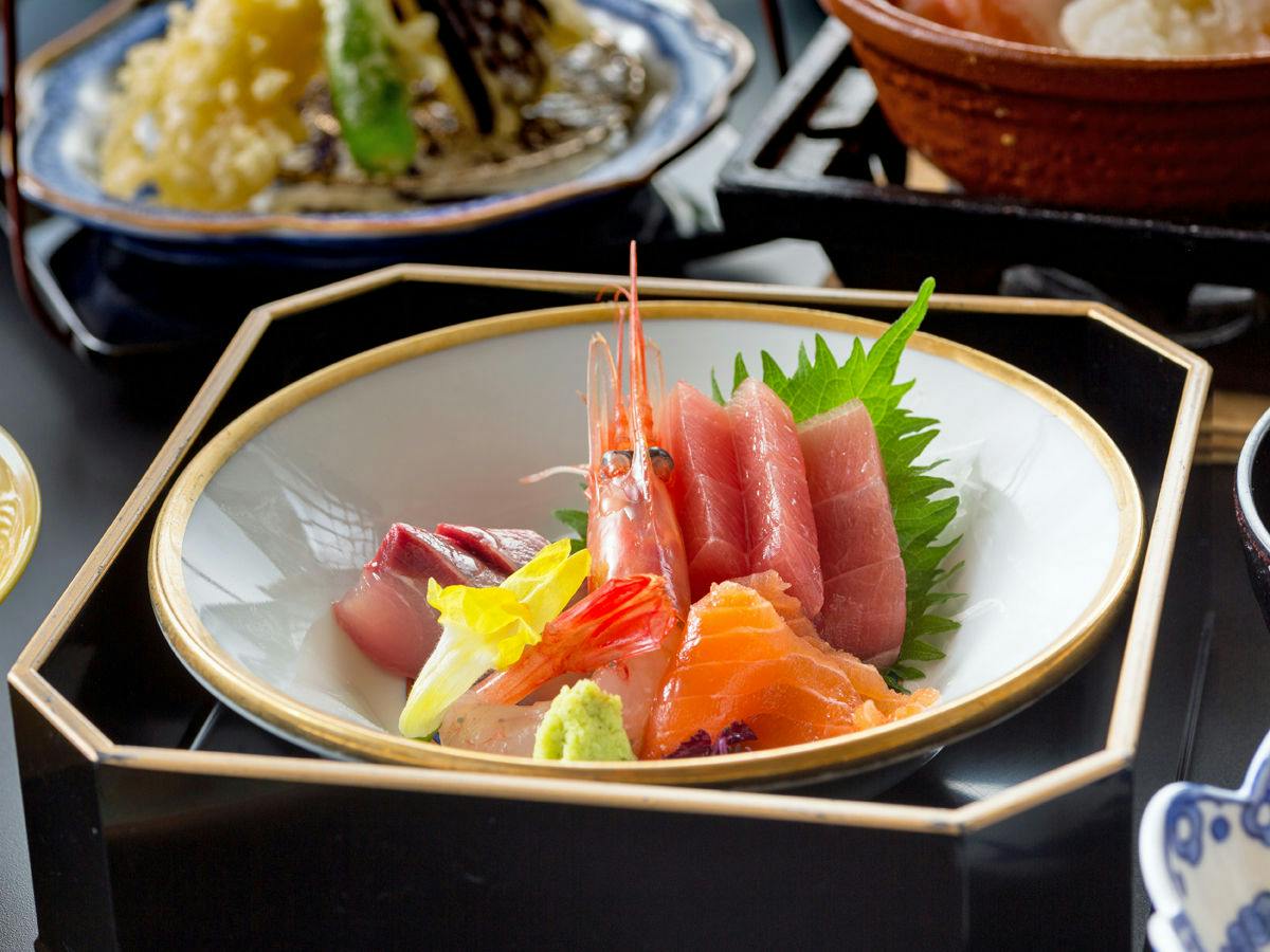 【至福のひとときを紡ぐ／雪会席】料理長が贈る四季の特選食材を堪能する極み会席　＜夕朝食付＞