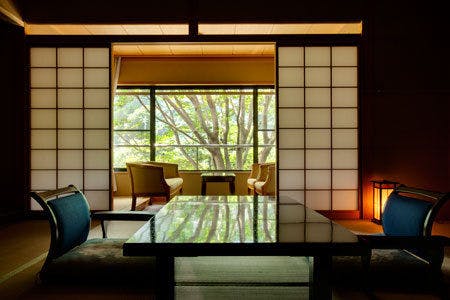 窓の外から四季を感じるお部屋（和室10畳）