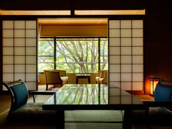 窓の外から四季を感じるお部屋(和室10畳)