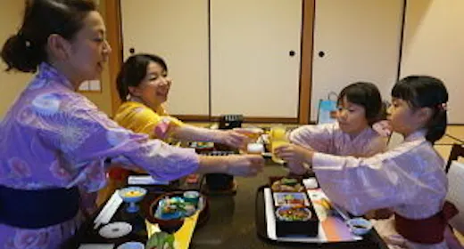 【お子様料金がおトク/夕部屋食】「家族de季節のお値打ち会席と天然温泉」お休みは家族で若水へ