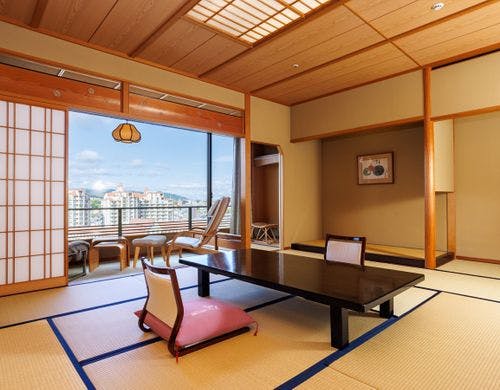 【マッサージチェア付和室】12.5畳／川側