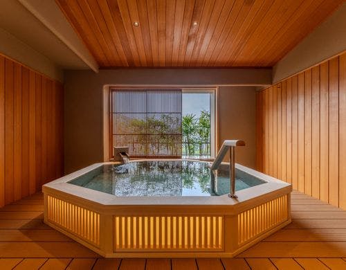 【露天風呂付スイート】羽衣64平米／川側