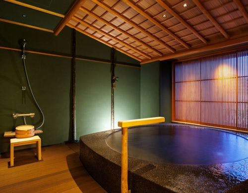 【露天風呂付スイート】六甲64平米／川側