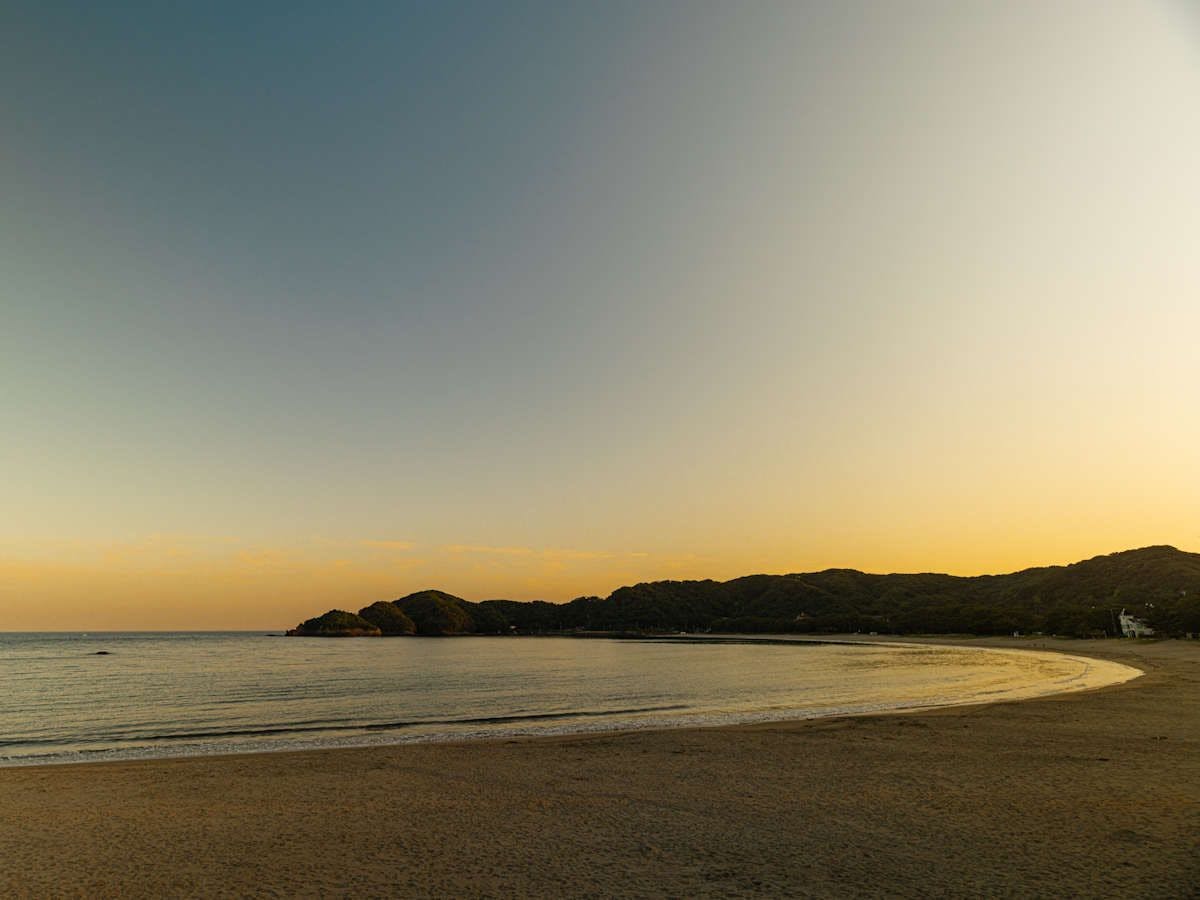 Senja di Pantai Yumigahama