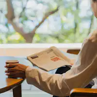 Di lounge tersedia kopi dan teh gratis.