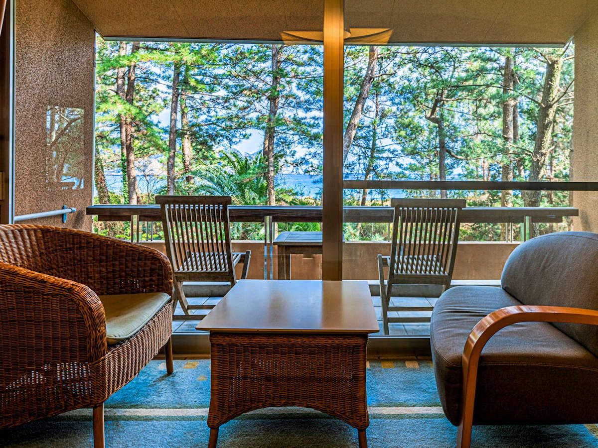 Kamar bergaya Jepang dengan engawa dan balkon (12,5 tatami)