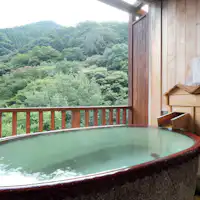 信楽焼きの露天風呂付き客室
