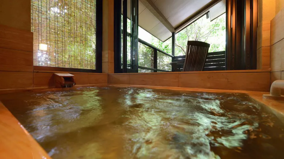 Detached Inn Yumenoya with Semi-Open-Air Baths in All Rooms
