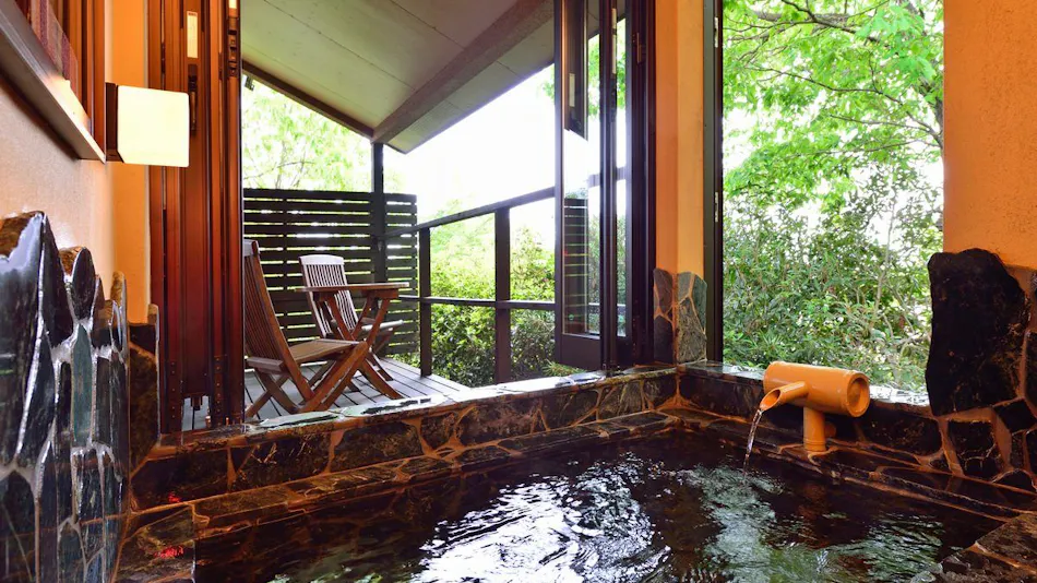Detached Inn Yumenoya with Semi-Open-Air Baths in All Rooms