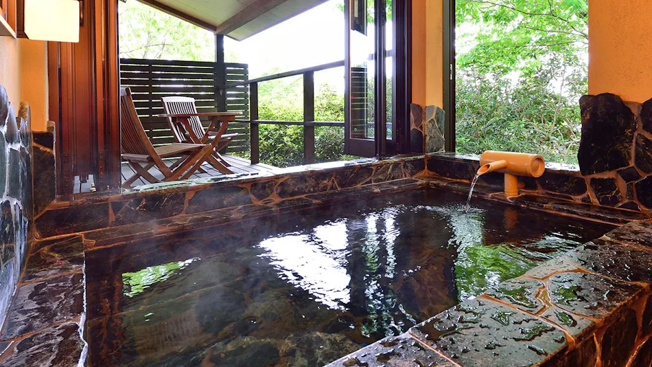Detached Inn Yumenoya with Semi-Open-Air Baths in All Rooms
