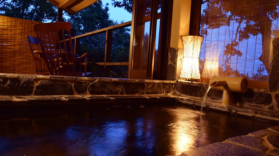 Detached Inn Yumenoya with Semi-Open-Air Baths in All Rooms