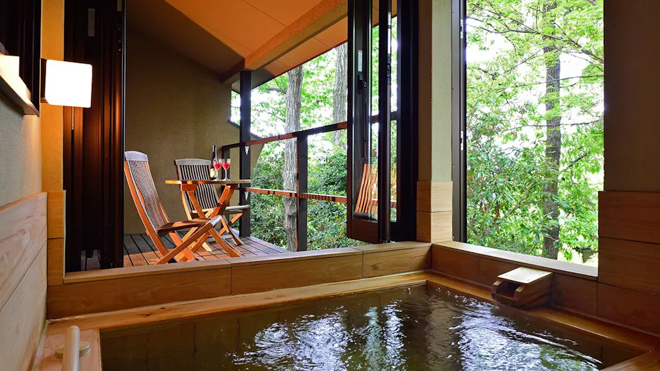 Detached Inn Yumenoya with Semi-Open-Air Baths in All Rooms