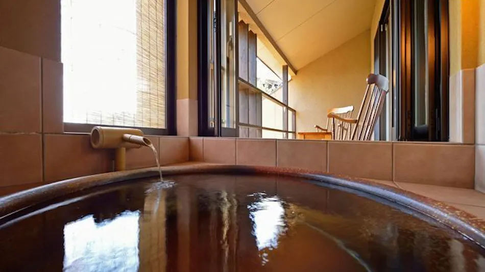 Detached Inn Yumenoya with Semi-Open-Air Baths in All Rooms
