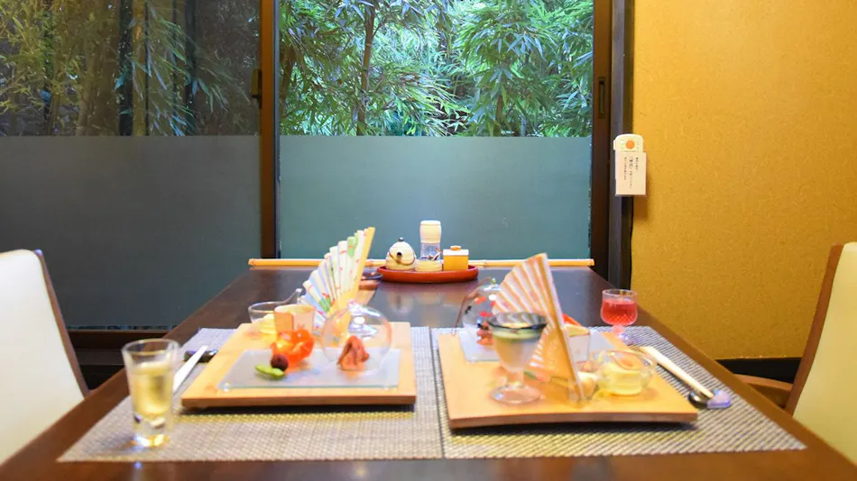 Detached Inn Yumenoya with Semi-Open-Air Baths in All Rooms