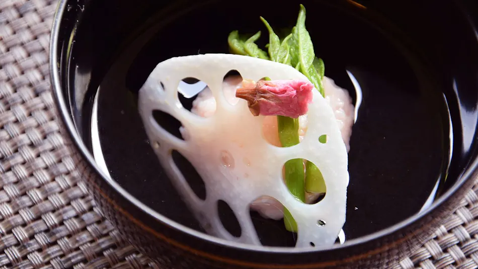 Detached Inn Yumenoya with Semi-Open-Air Baths in All Rooms