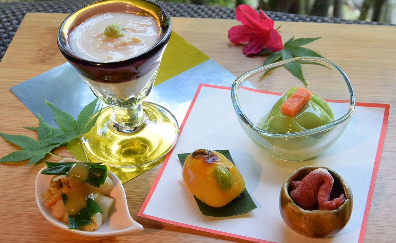 อาหารเรียกน้ำย่อยที่บรรยายถึงฤดูกาล