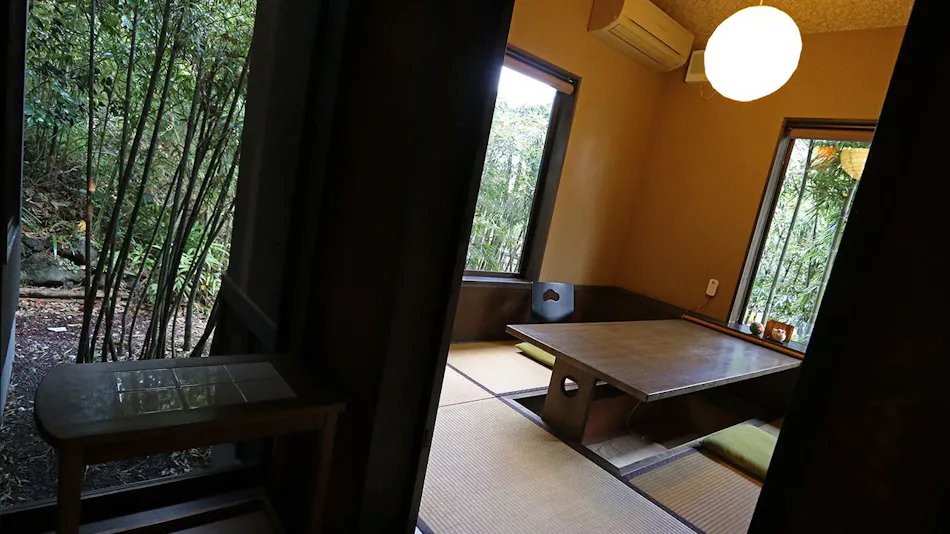 Detached Inn Yumenoya with Semi-Open-Air Baths in All Rooms