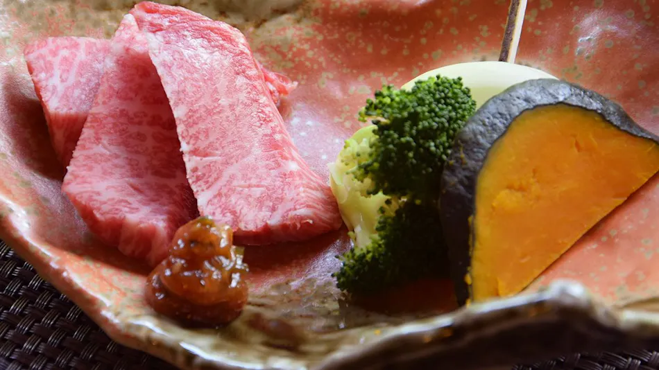 Detached Inn Yumenoya with Semi-Open-Air Baths in All Rooms