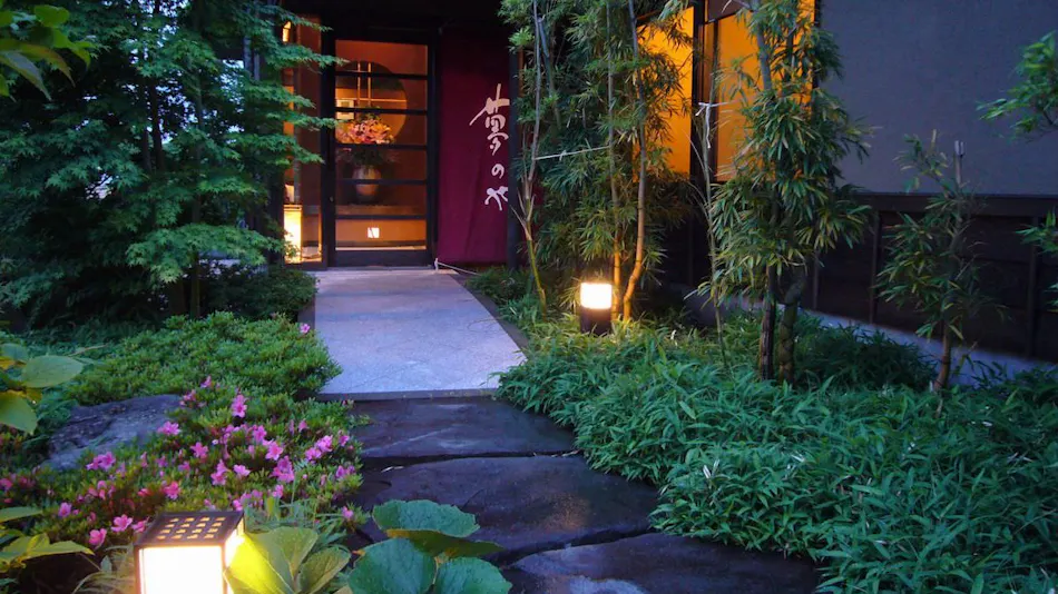 Detached Inn Yumenoya with Semi-Open-Air Baths in All Rooms
