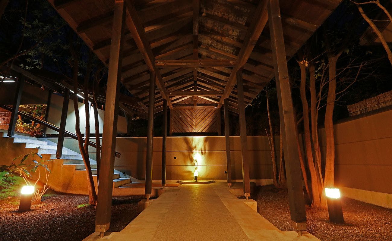 ทางเดินที่เชื่อมต่อจากบ้านหลักไปยังเรือนแยก