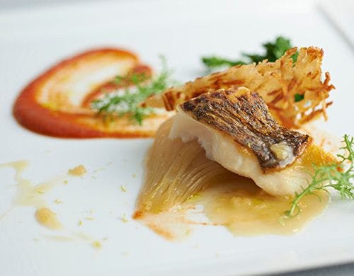 明石鯛のソテーと淡路玉葱のオーブン焼き