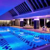 ในเวลากลางคืน ไฟจะส่องสว่าง