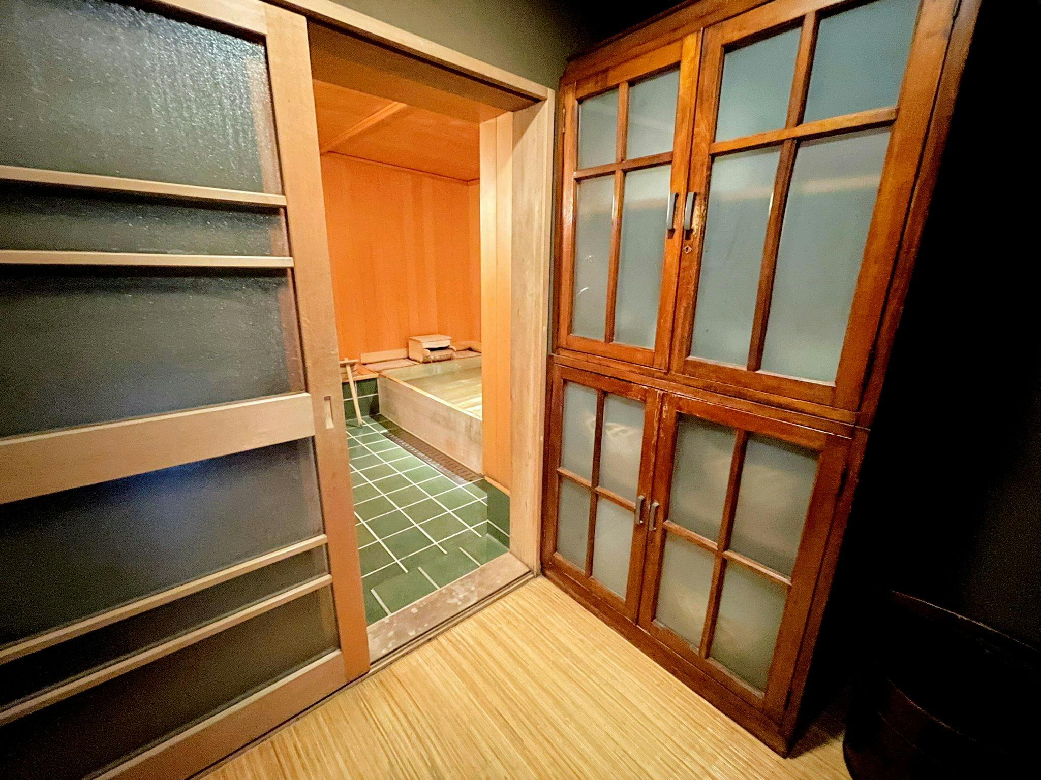 当館1階　檜の柚子風呂