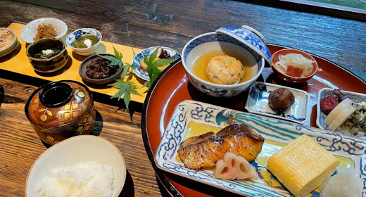 【朝食のみ】お目覚めは当館特製柚子ジュース。炊き立て白飯と味わう料理旅館の朝ごはん