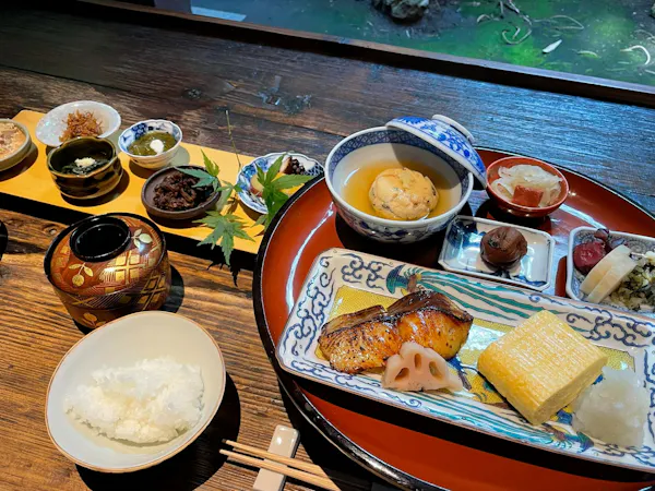 【朝食のみ】お目覚めは当館特製柚子ジュース。炊き立て白飯と味わう料理旅館の朝ごはん