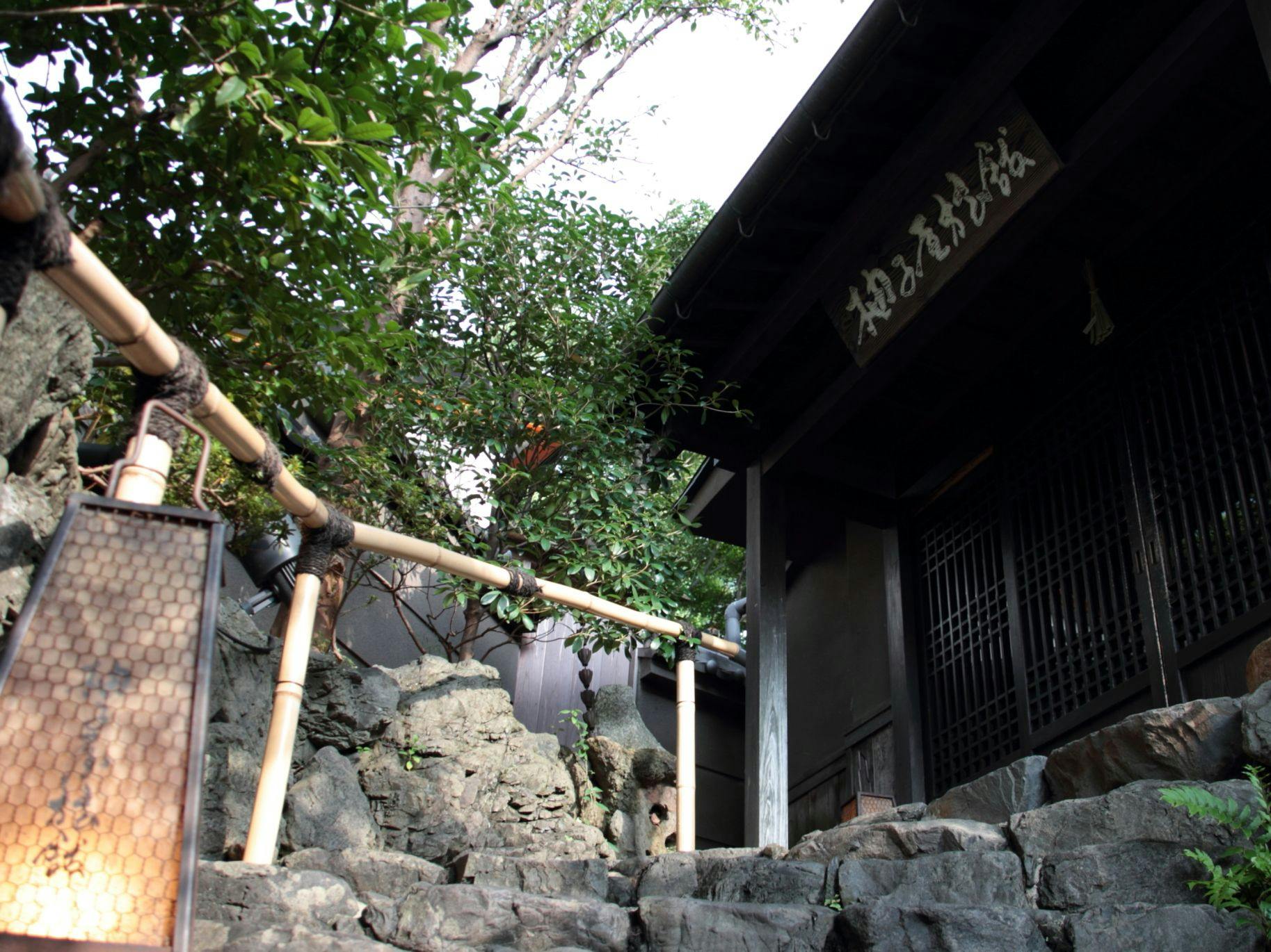 八坂神社南隣、京都祇園　柚子屋旅館