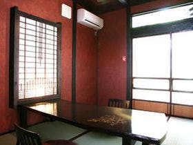 鳥遊ぶ森の宿　ふたり静
