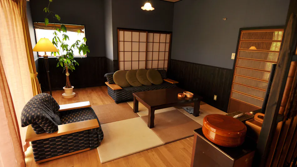 Futarishizuka: The Inn of the Forest Where Birds Play