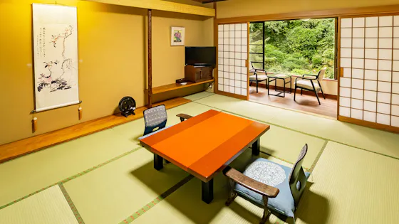 【大泉閣】10榻榻米的日式房間。