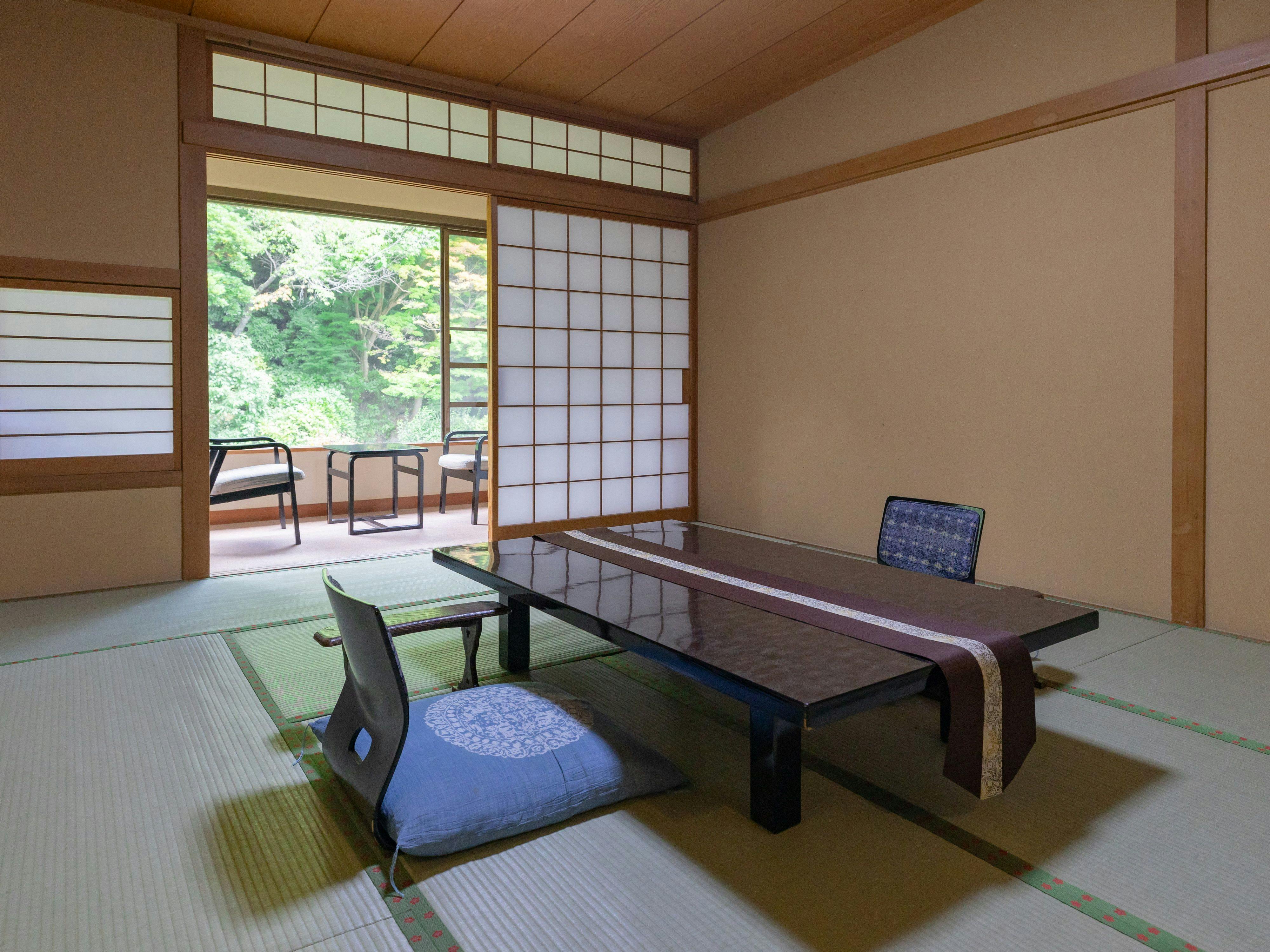 【本館】和室10から12.5畳｜温泉内湯付き