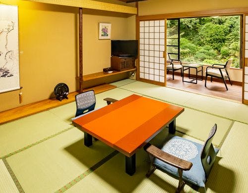 【大泉閣】10畳の和室。