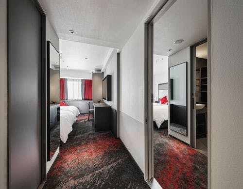 ■足を伸ばせる広々バスルーム