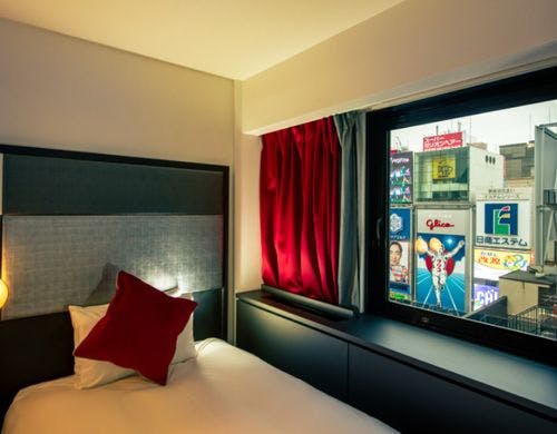 ■足を伸ばせる広々バスルーム