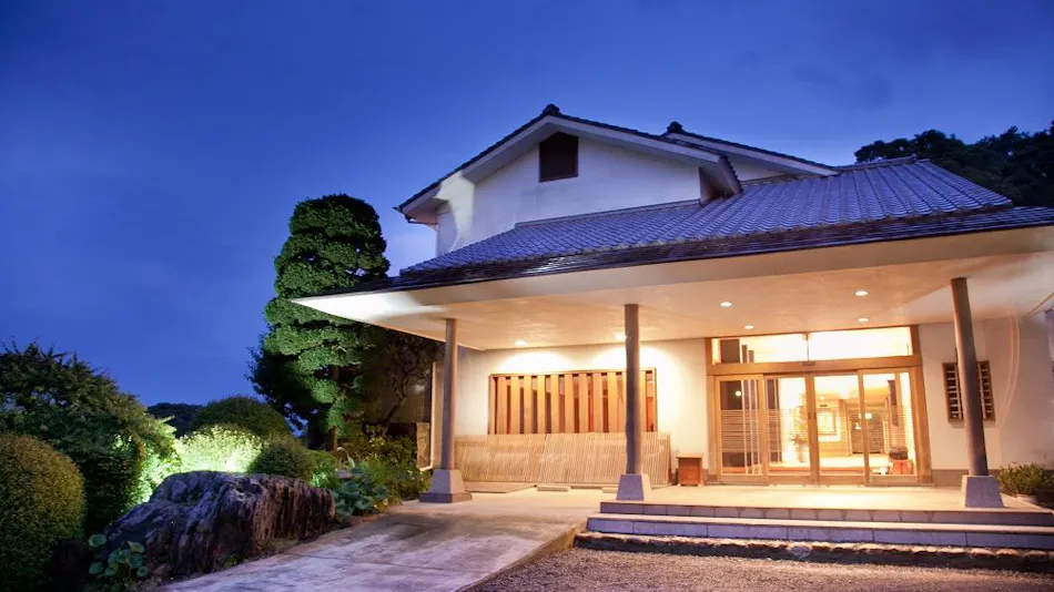 Isaribi Inn with All Rooms Featuring Open-Air Hot Spring Baths