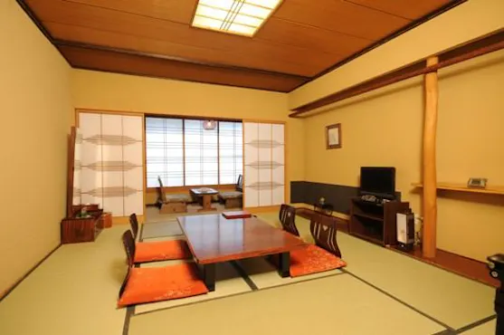 อาคารตะวันออก (อาคารหลัก)