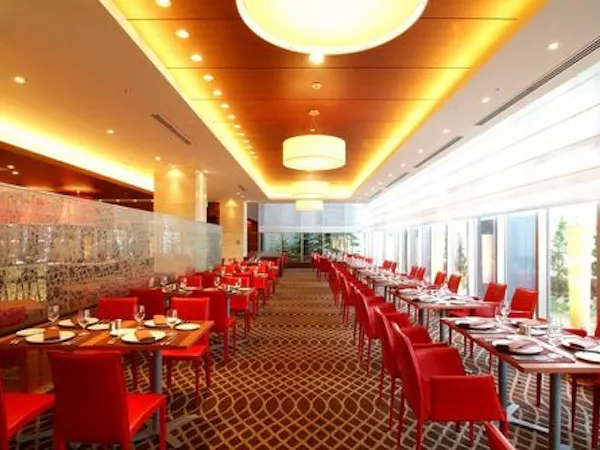 【Mercureスタンダード朝食付】焼きたてパンやフレンチトースト、スパイスカレーが自慢【美味旬旅】