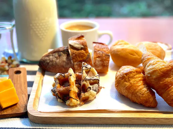 【Mercureスタンダード朝食付】焼きたてパンやフレンチトースト、スパイスカレーが自慢【美味旬旅】
