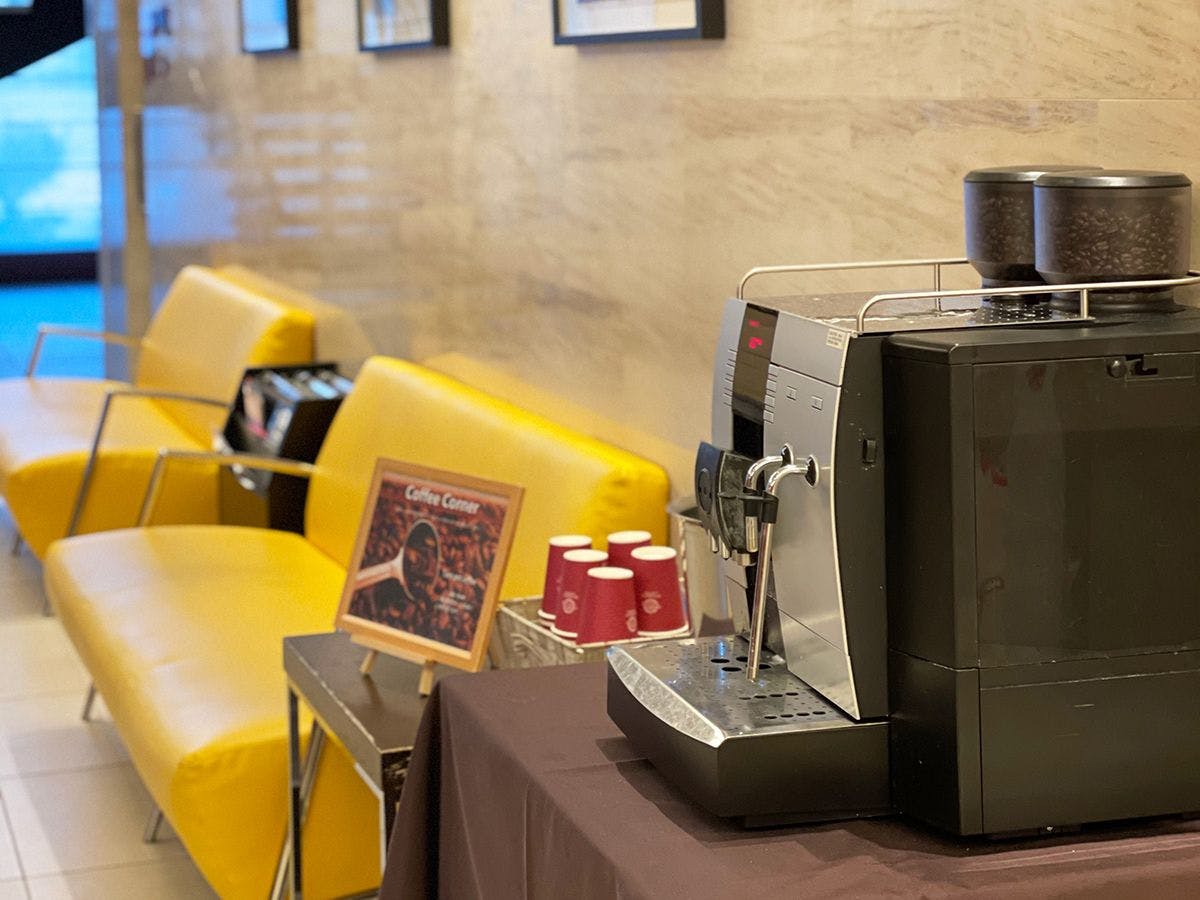 3月はコーヒーマシーンをロビーに設置