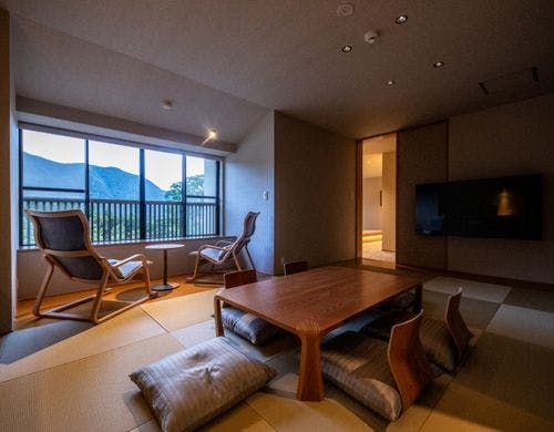 大きな窓から望む景色_紫翠