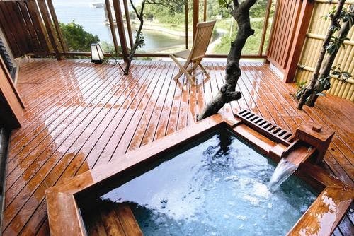 貸切トリートメントスパ　露天桧風呂