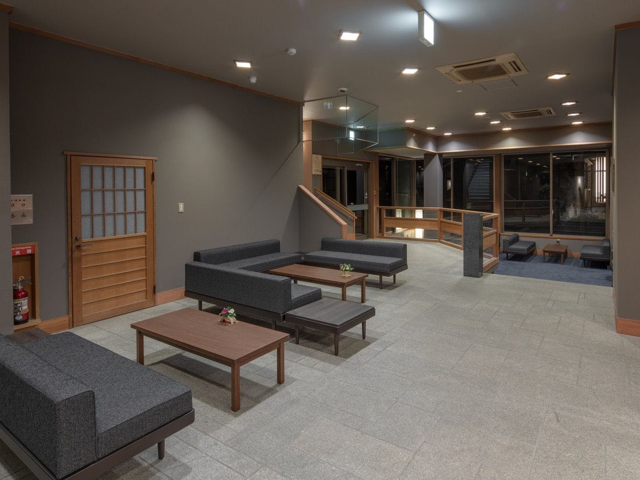 館内ロビー　2023年2月リニューアル