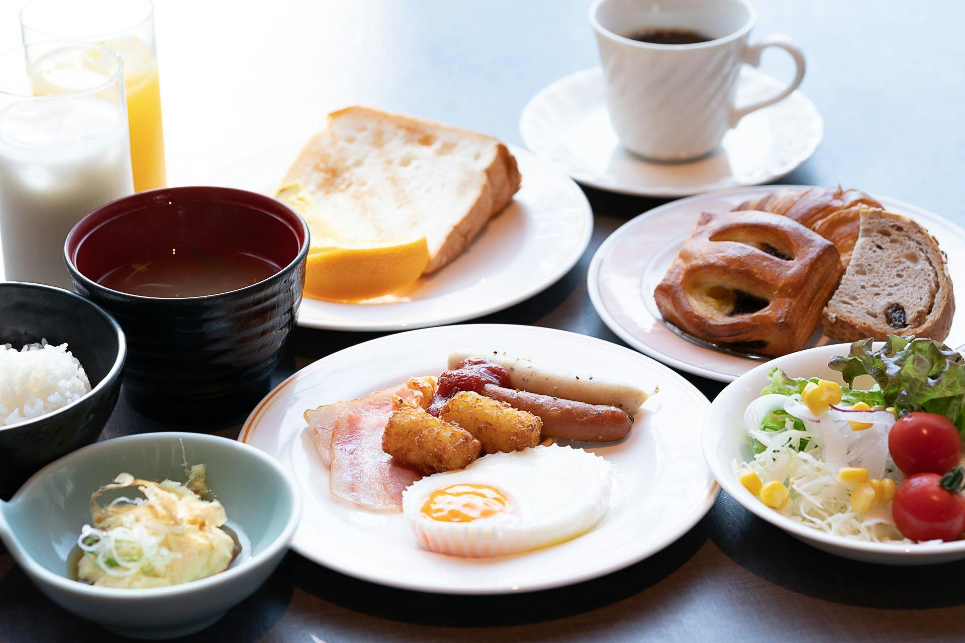 Japanese and Western buffet (breakfast)