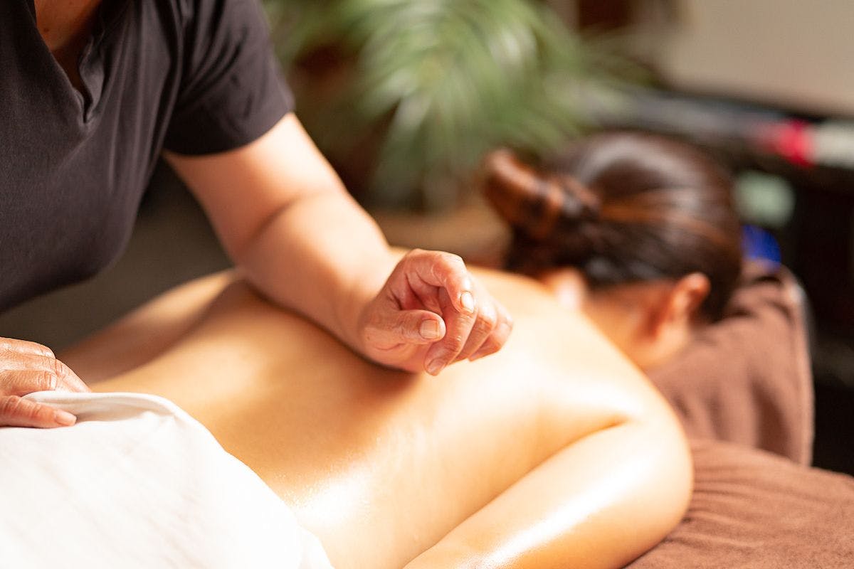 Lomi Lomi Massage (2025)