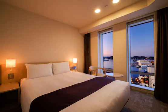 Pemandangan Teluk Double Standar